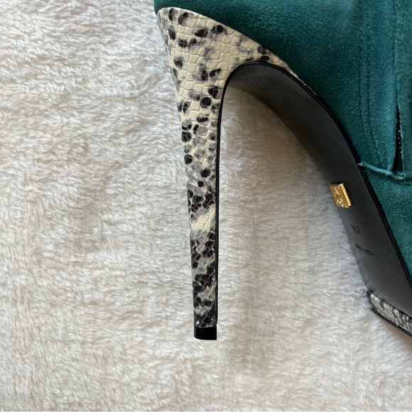 Pour La Victoire Green Suede Booties - Picture 6 of 8